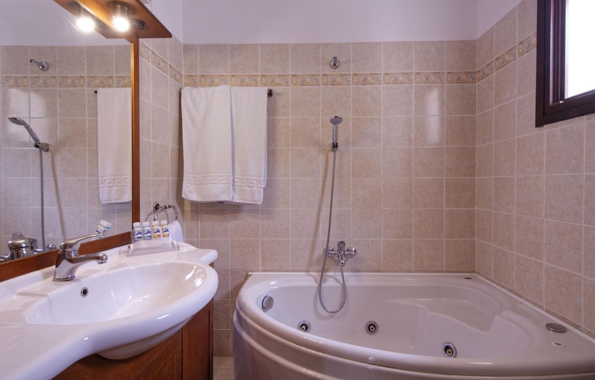 Enalion Hotel Кала Нера Екстериор снимка
